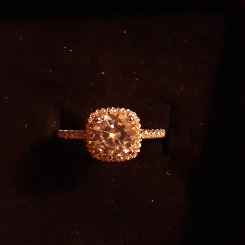 NWOT 925 STERLING SILVER ring
